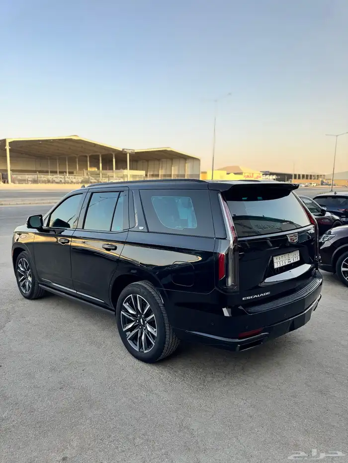 للبيع كاديلاك اسكاليد 2023 - فل كامل بحالة الوكاله 3