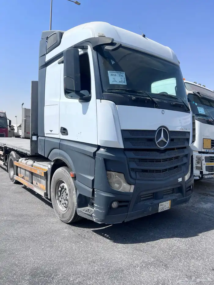 حراج معرض رائد للسيارات كل يوم جمعة 29