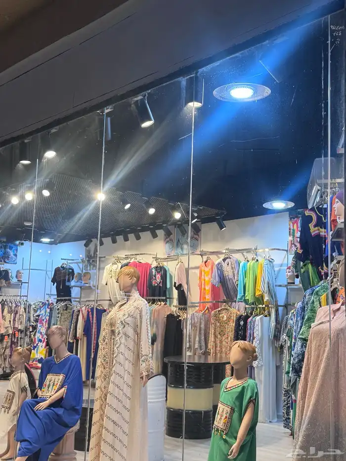 محل ملابس للتقبيل بالسوق الداخلي 0