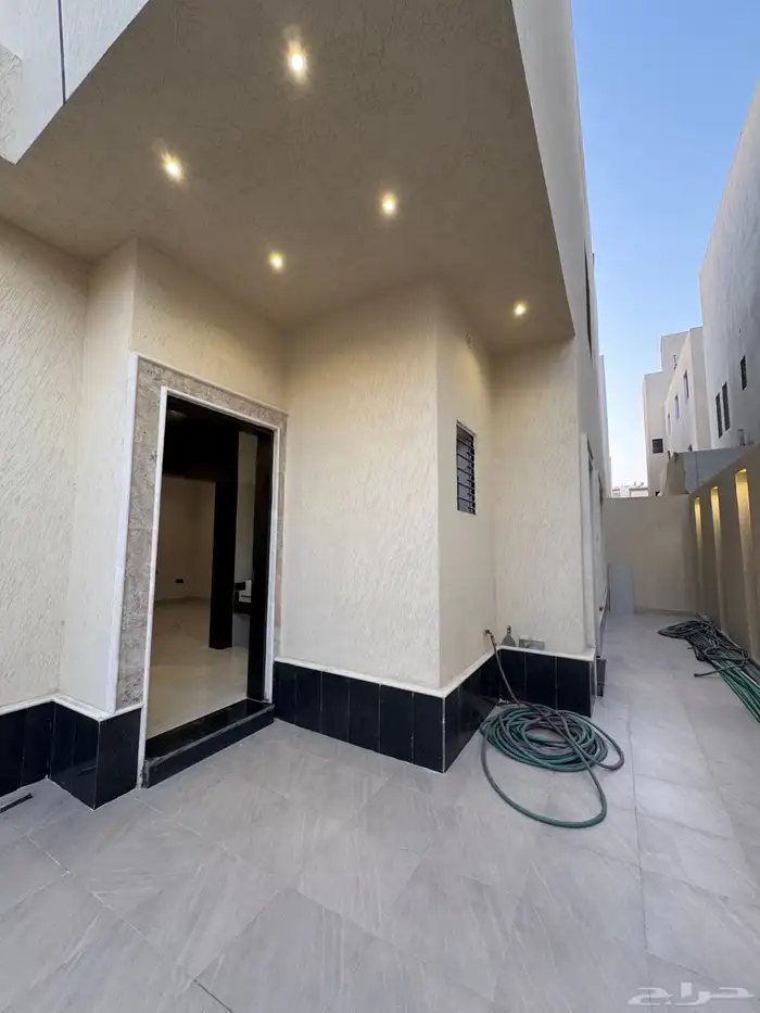 للبيع دور ارضي في حي الجنادرية(مخطط المعالي) 0