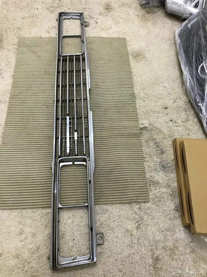 شبك أمامي ددسن 80-83 مستخدم 1