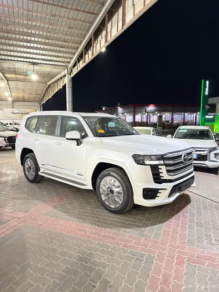 تويوتا لاندكروزر GXR-S بنزين 2025 1
