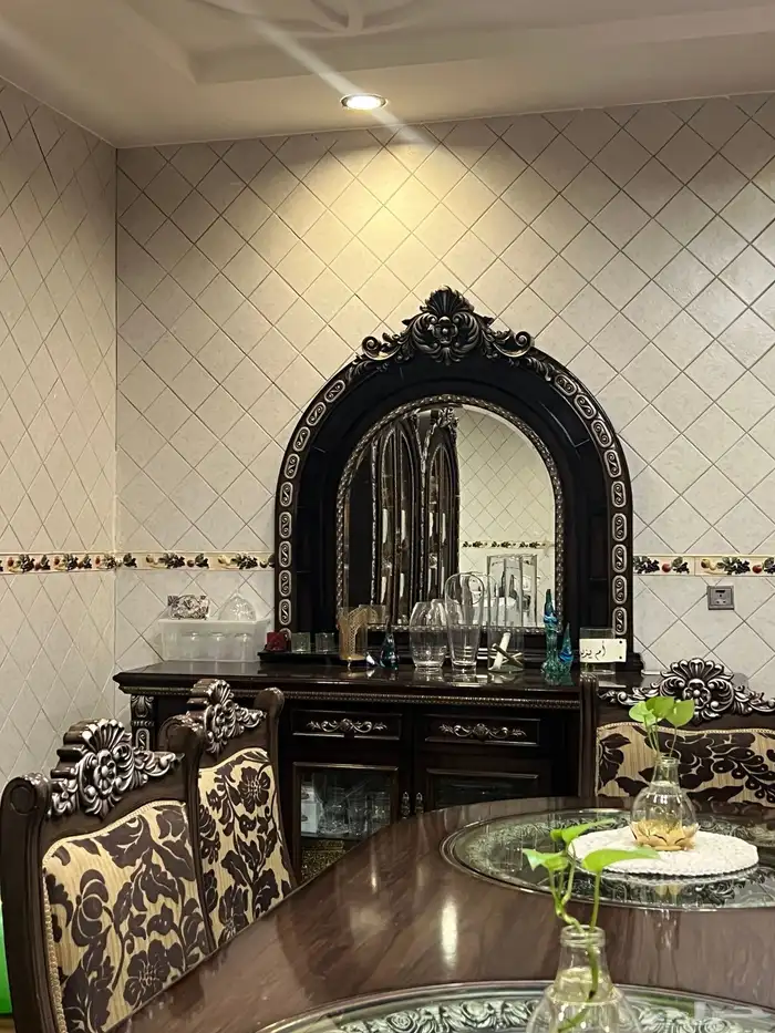 للبيع طاوله طعام 12 كرسي   2 دولاب بوفيه 6