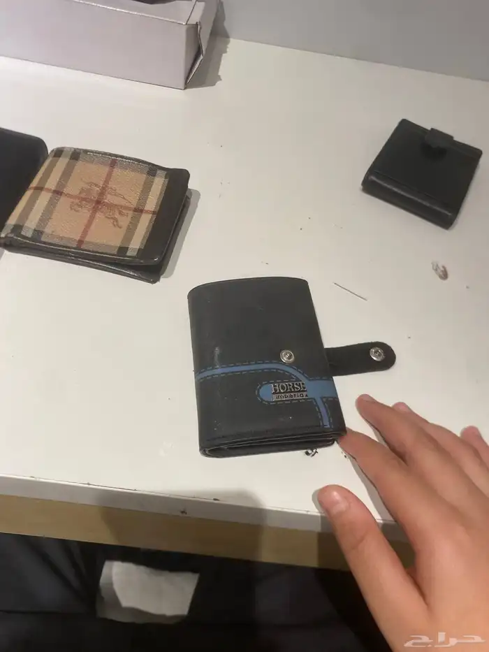 محافظ لي البيع 3