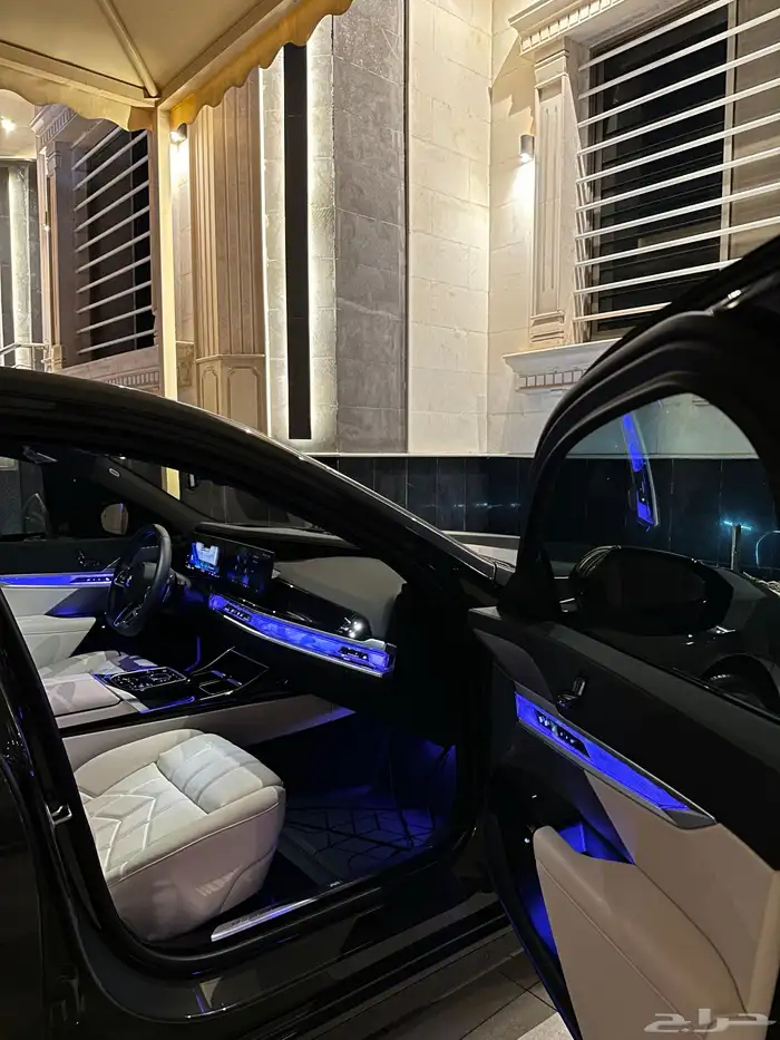 بي ام دبليو 740i 2025 شبه جديدة 30