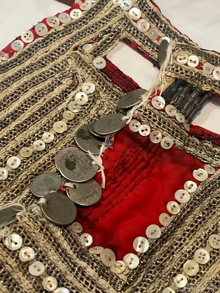 برقع اثري قديم اكثر من 90 عام على السوم 0