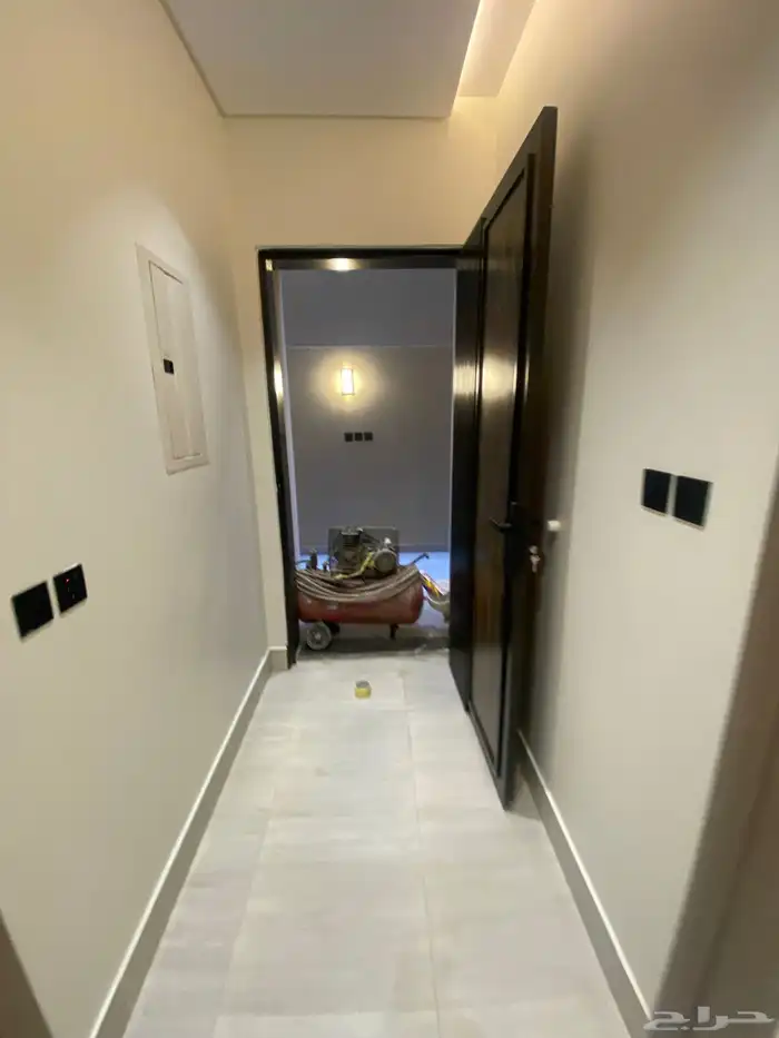 للبيع شقة دور ارضي مع سطح خاص تشطيب Vip في أبها حي البديع 11