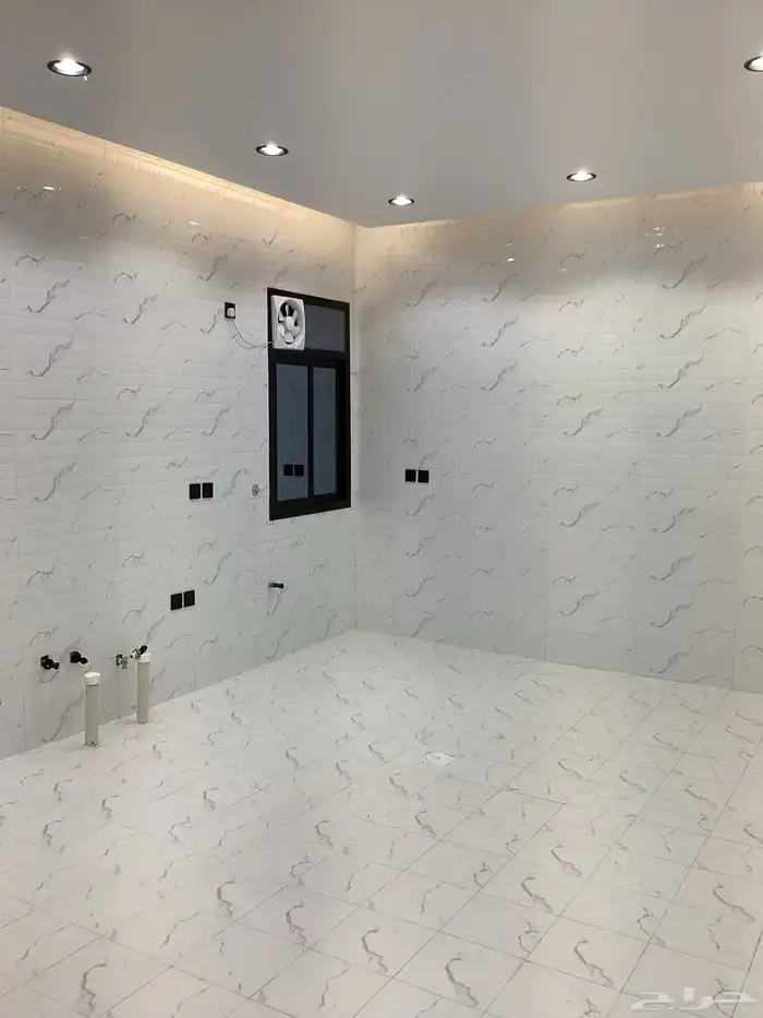 للبيع روف فاخر بتصميم راقي حي هيف أحد رفيدة 11