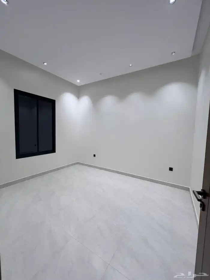 للبيع ارواف ارضية و علوية ابها حي الزهور 18