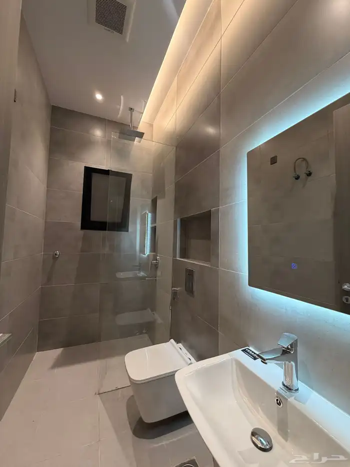 شقق 3 غرف و4 غرف وملاحق روف فاخرة بحي الصفا للبيع امام مسجد 9