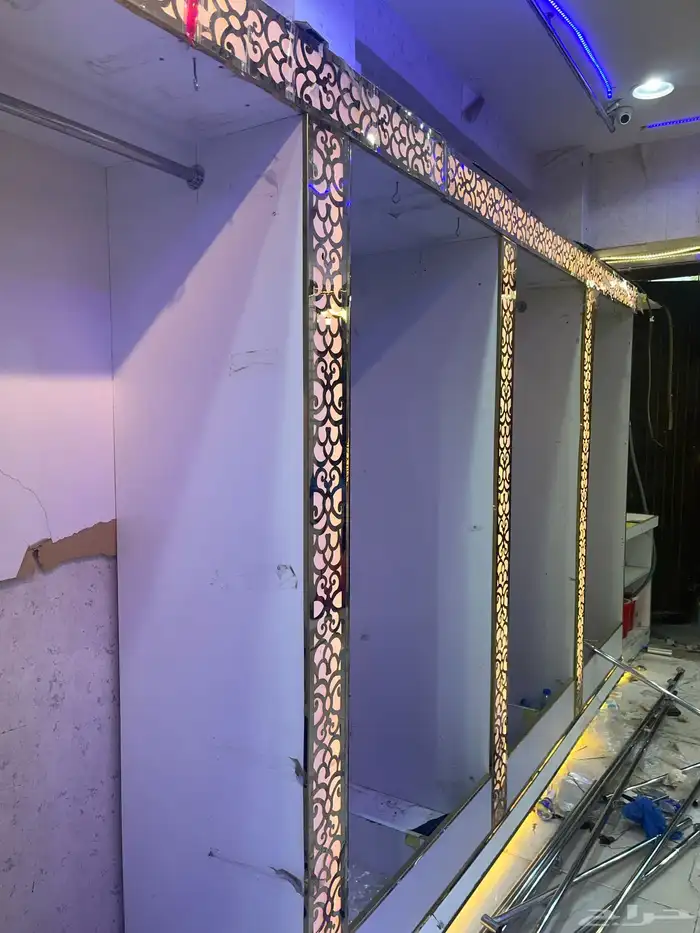 ديكور محل عبايات للبيع 2