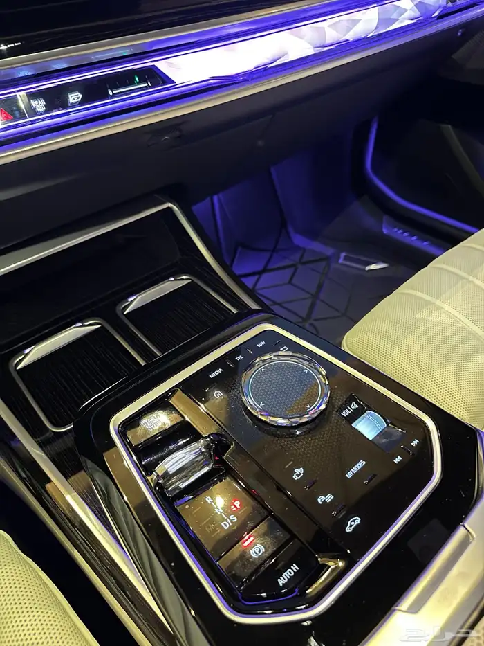 بي ام دبليو 740i 2025 شبه جديدة 19