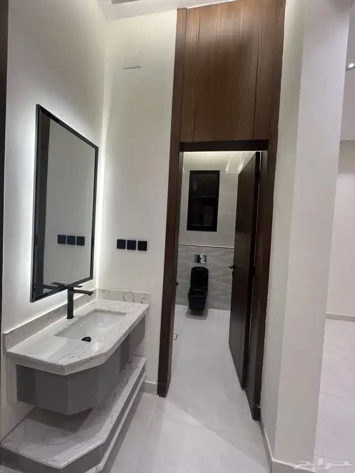 للبيع ارواف ارضية و علوية ابها حي الزهور 5