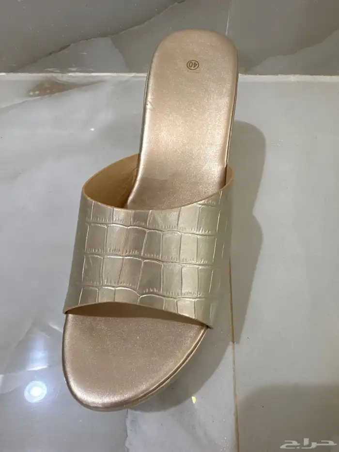 جزمه ذهبي فاتح مقاس 40 جديده وبوك ذهبي جديد 0