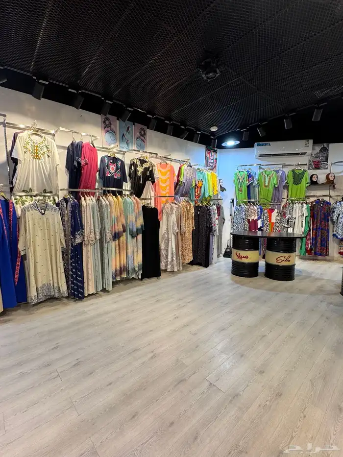 محل ملابس للتقبيل بالسوق الداخلي 2