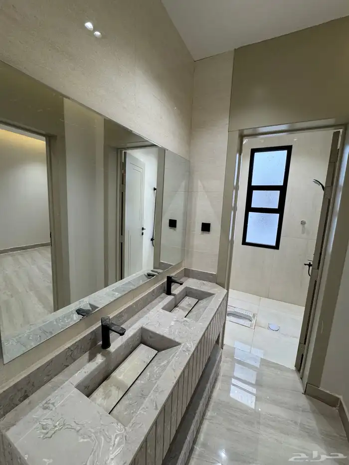 للبيع تاون هاوس علوي ب سعر مميز جدا وامام مرفق 10