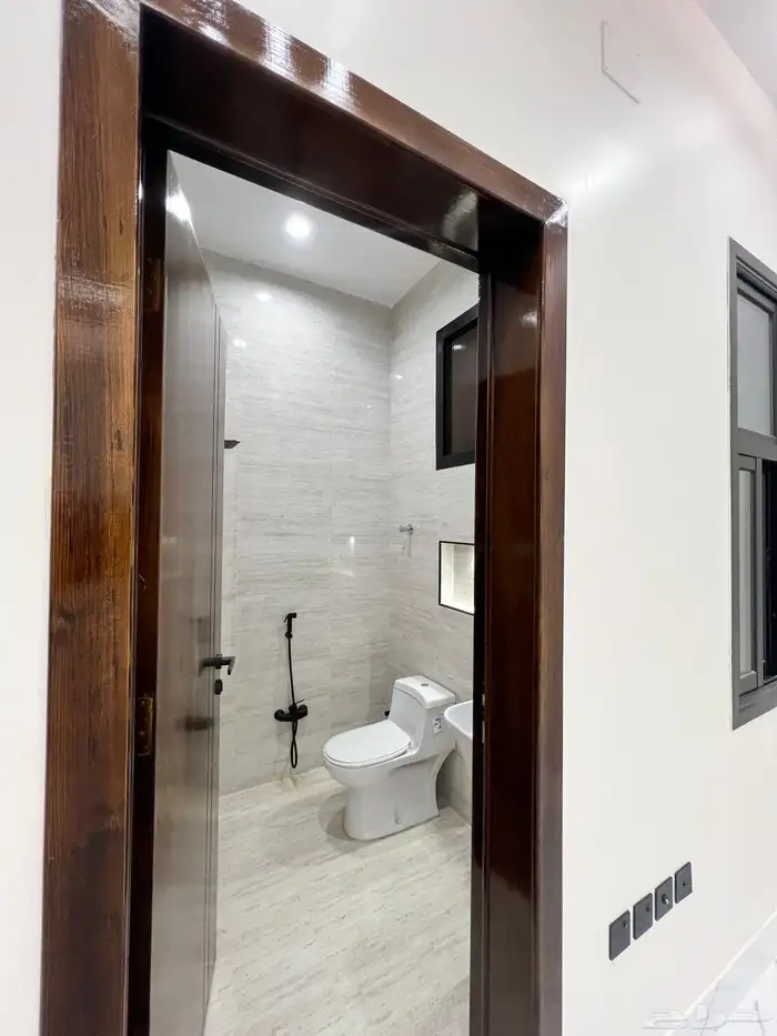 فيلا روف للبيع في ابها المحاله حي الزهور 8