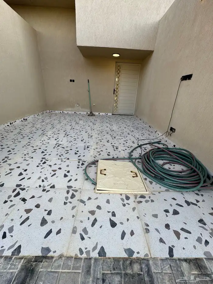 للبيع تاون هاوس علوي ب سعر مميز جدا وامام مرفق 0