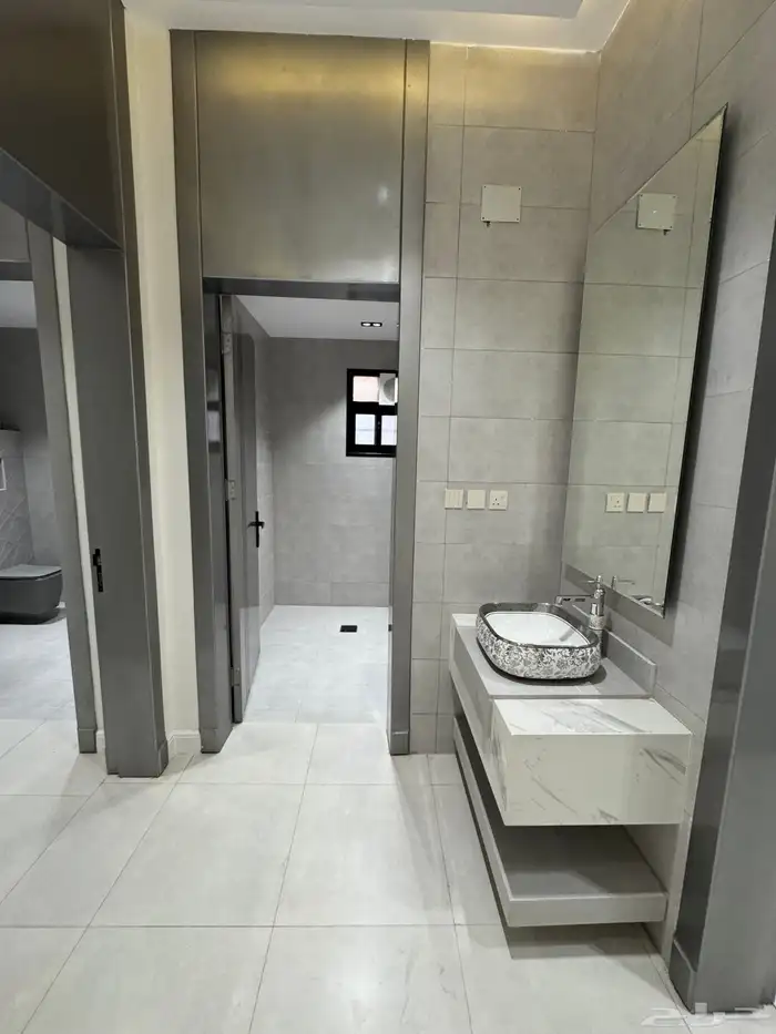 للبيع مقابل كوبري مطار أبها شقق علويه ببلكونه مصعد جاهزشغال 11