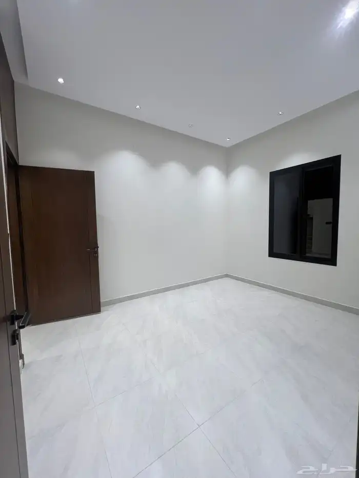 للبيع ارواف ارضية و علوية ابها حي الزهور 6