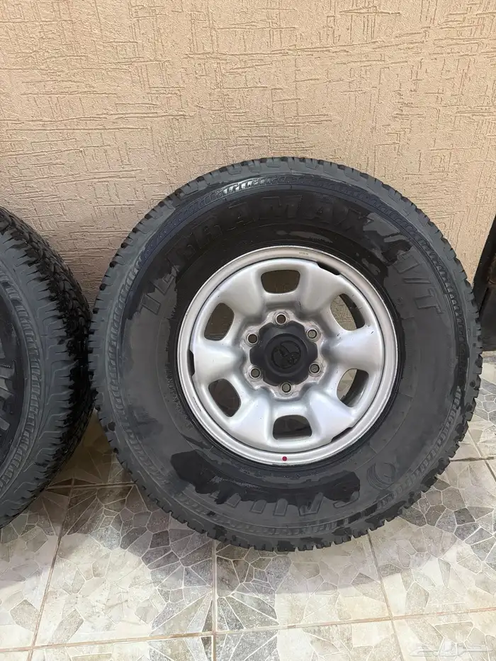 للبيع جنوط وكالة مقاس 15 وكفرات سايلون موديل 2024نظيفة جدا 1