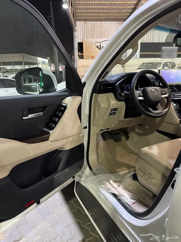 تويوتا لاندكروزر GXR-S بنزين 2025 7