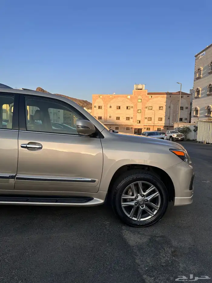 جيب لكزس فل كامل 2012 60