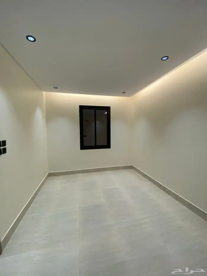 للبيع شقة دور ارضي مع سطح خاص تشطيب Vip في أبها حي البديع 7