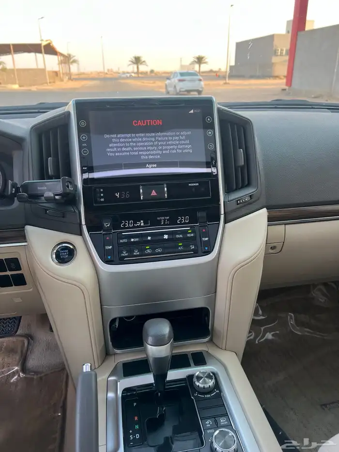 جيب لاندكروزر GXR ديزل 2019 7