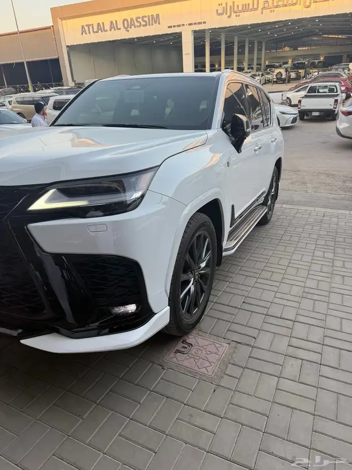 لكزس اف سبورت 2025 ابيض سعودي 2