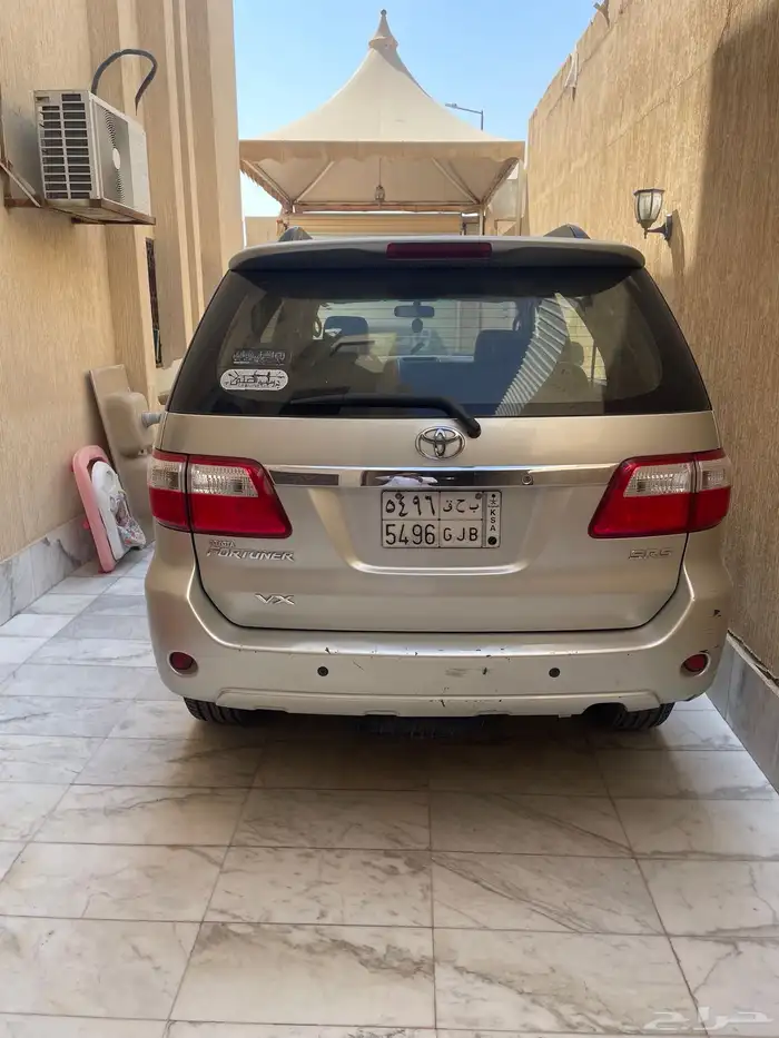 سيارة فورتشنر موديل 2010 للبيع 6 سلندر 7