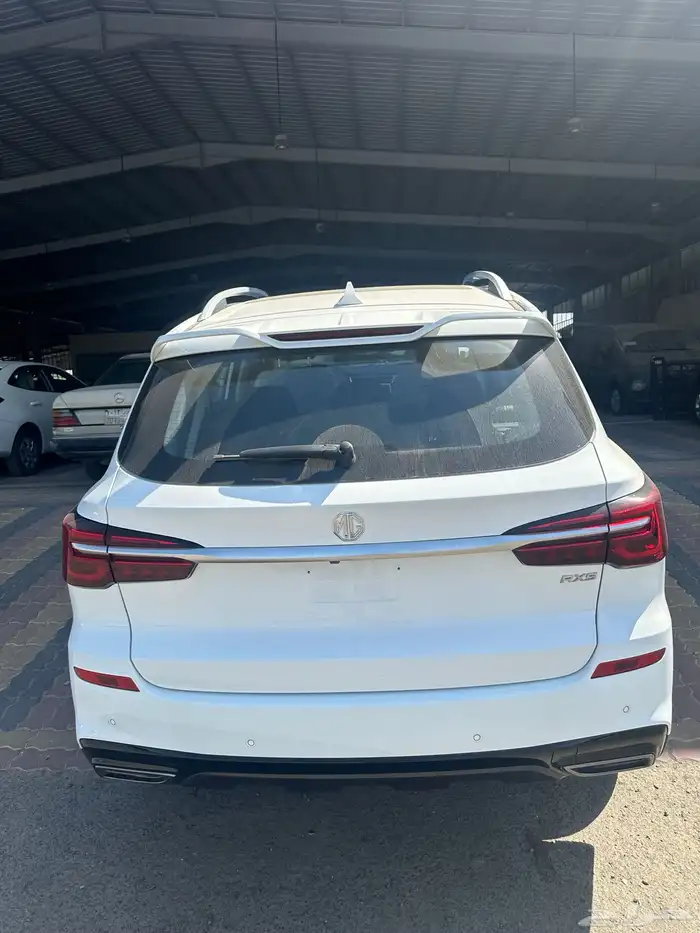 ام جي RX5 كمفورت نص فل 2023 ابيض رمادي 10