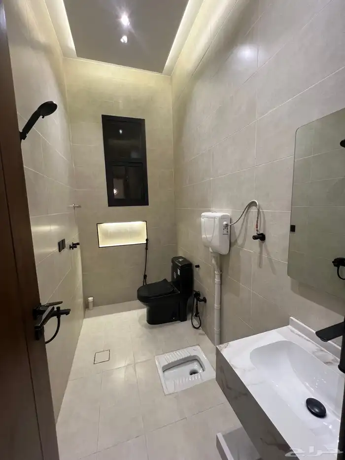 للبيع ارواف ارضية و علوية ابها حي الزهور 14