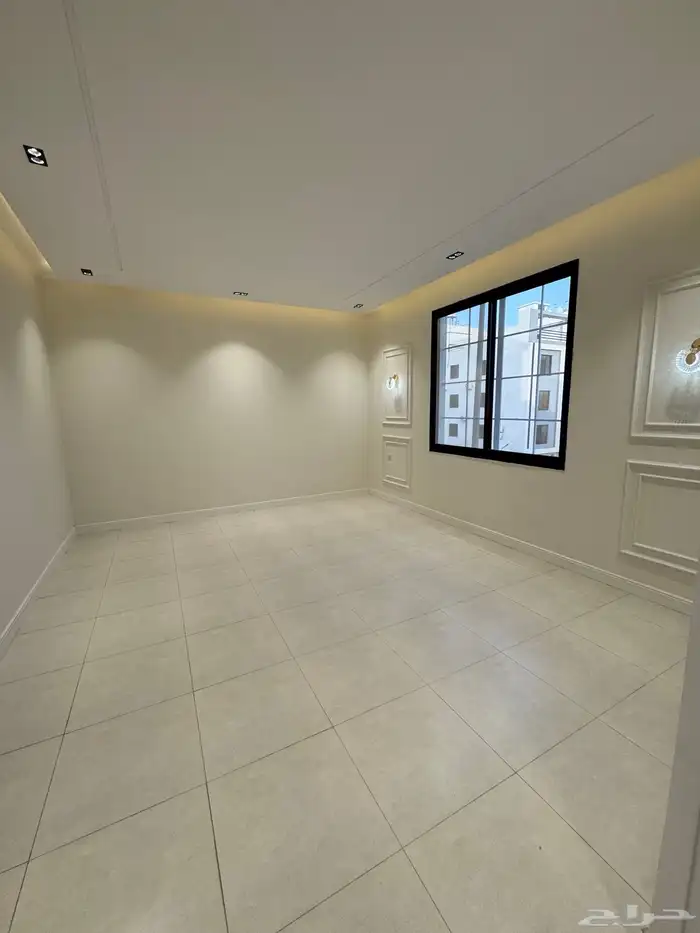 للبيع مقابل كوبري مطار أبها شقق علويه ببلكونه مصعد جاهزشغال 2