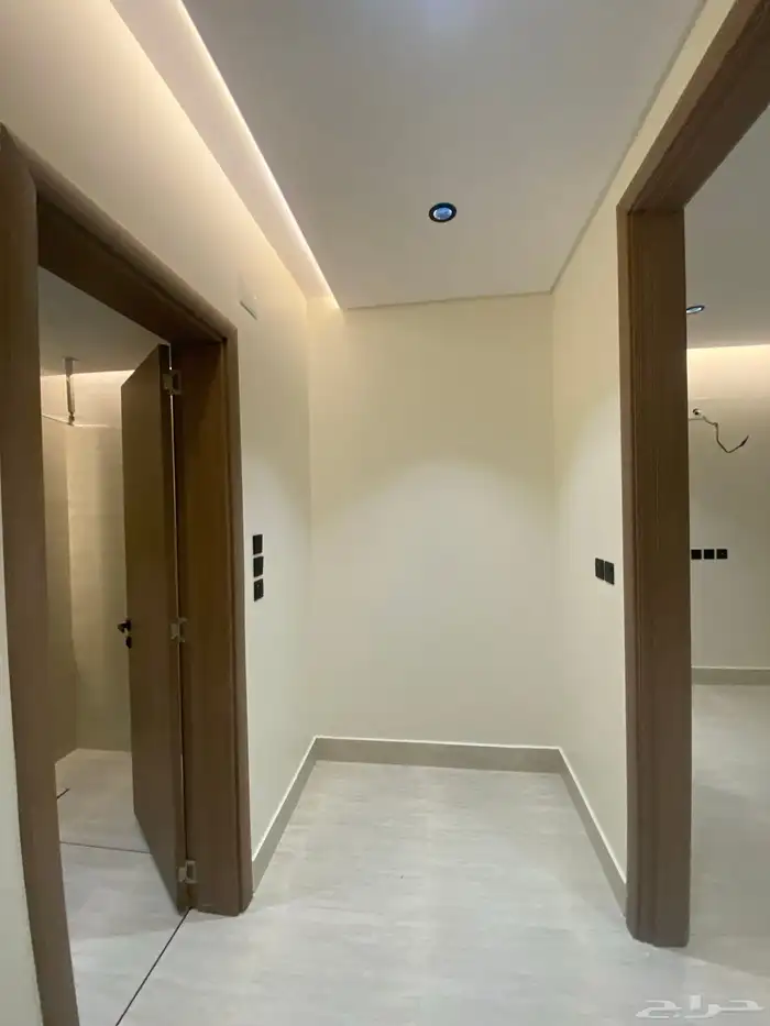 للبيع شقة دور ارضي مع سطح خاص تشطيب Vip في أبها حي البديع 16