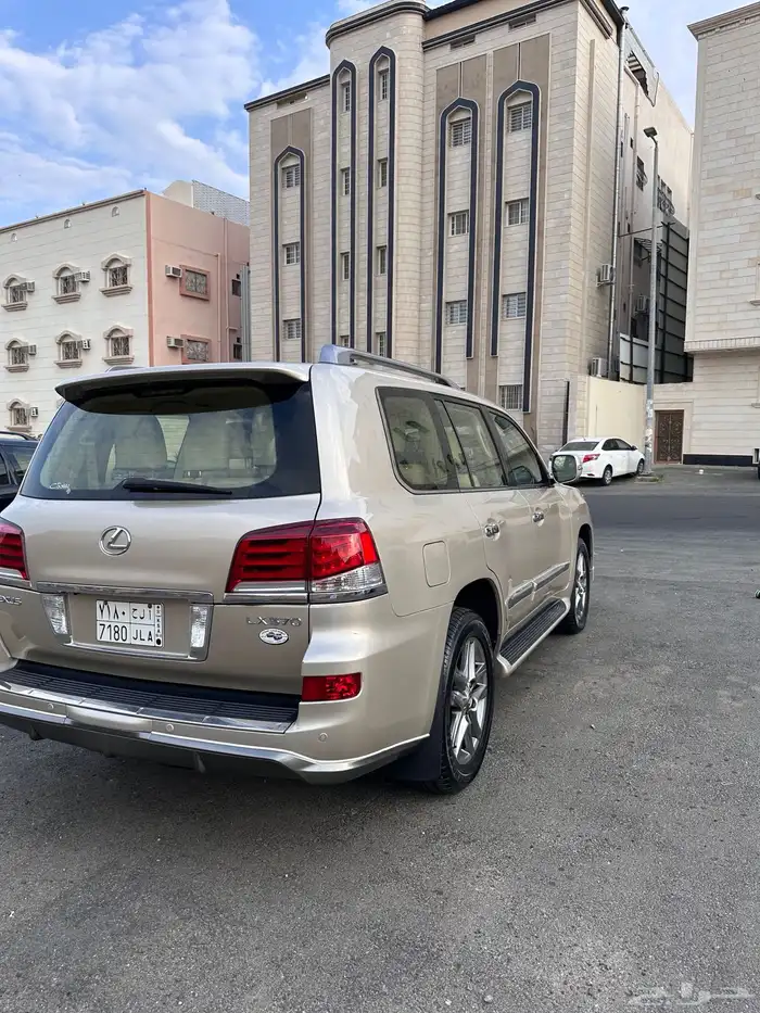 جيب لكزس فل كامل 2012 33