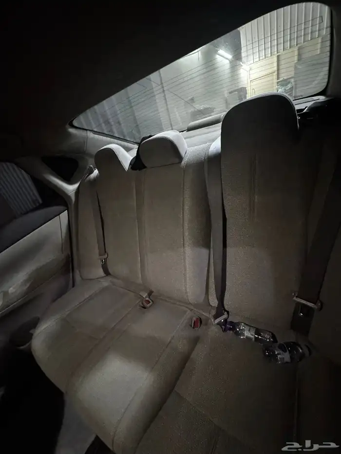 للبيع نيسان سينترا الموديل 2014 لون السياره فضي 2