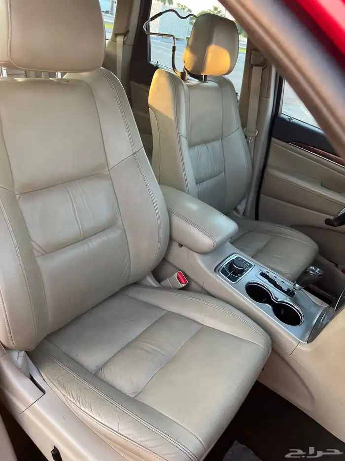 جيب جراند شيروكي ليميتد 2012 ( فابريكا ) ممشي 136 500 كم 9