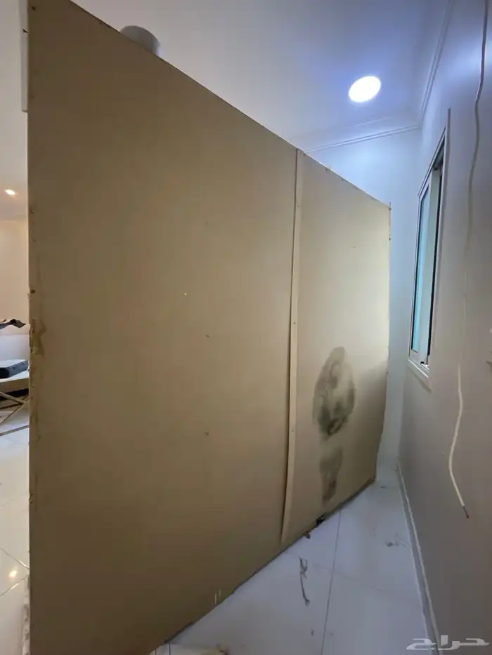 دولاب وطاوله رخام مستعمله 2