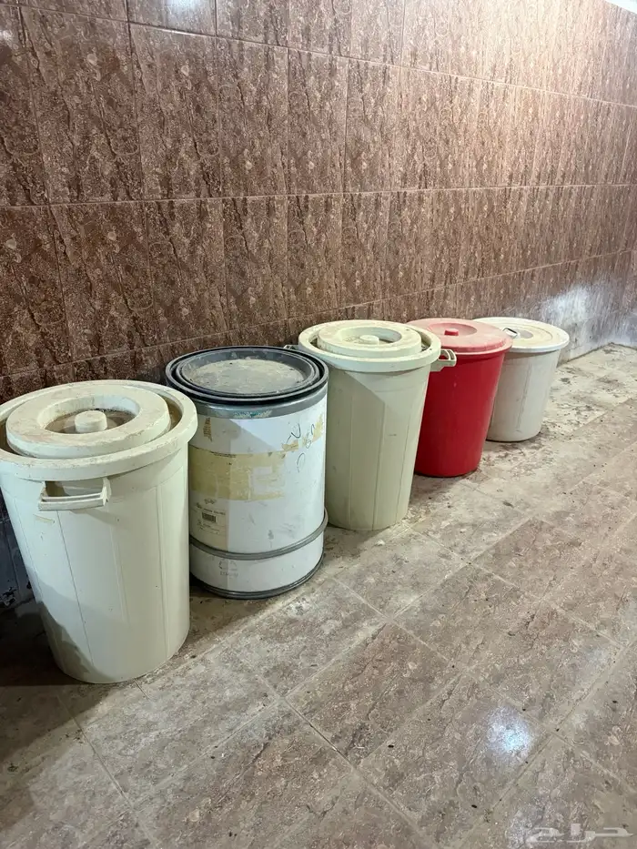 سطول لحفظ الاعلاف واطباق بيض واكياس شعير للبيع 0