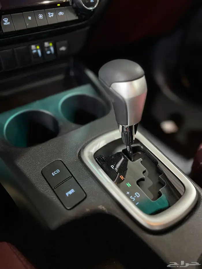 تويوتا   هايلوكس غمارتين دبل بنزين توماتيك2025 جديد 138.000 12