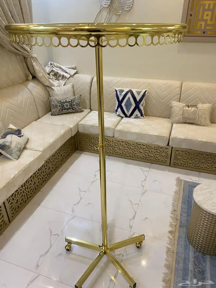 استاند حامل ملابس و عبايات مستعمل نظيف 1