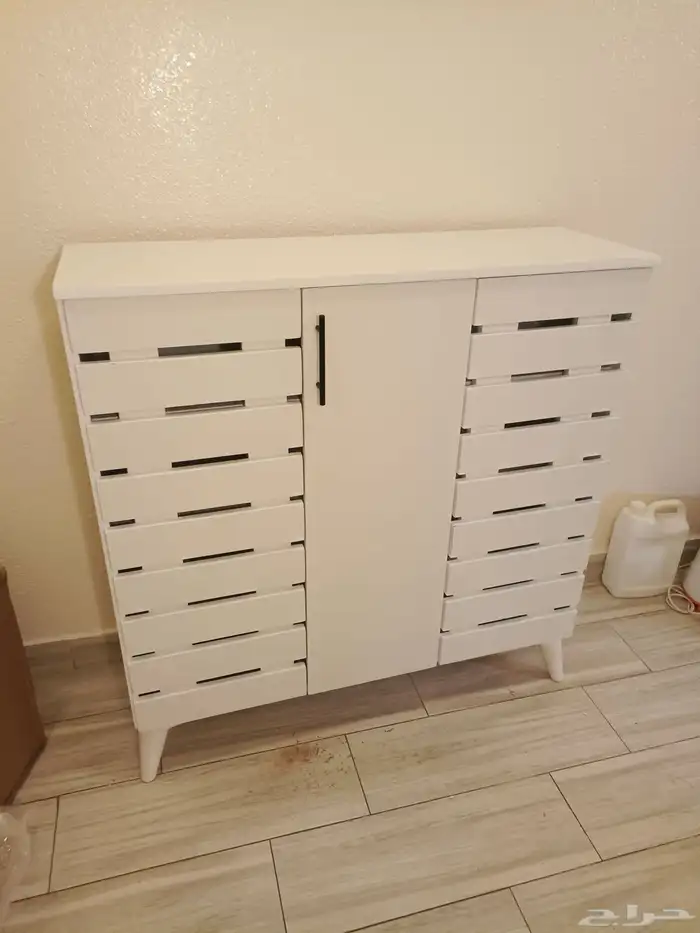 سرير  مرتبه  دولاب  تسريحة  وكمدينه اثاث غرف النوم كامل 17