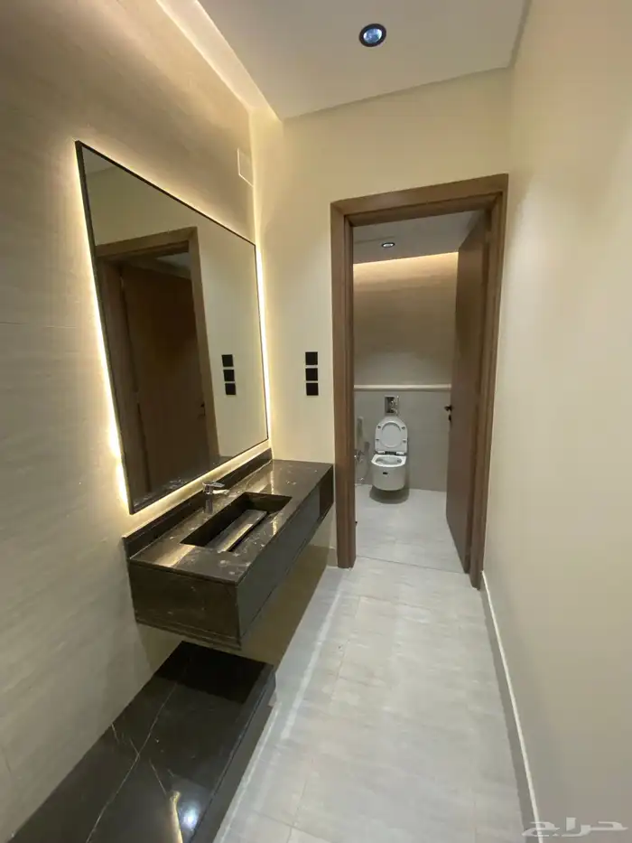 للبيع شقة دور ارضي مع سطح خاص تشطيب Vip في أبها حي البديع 5