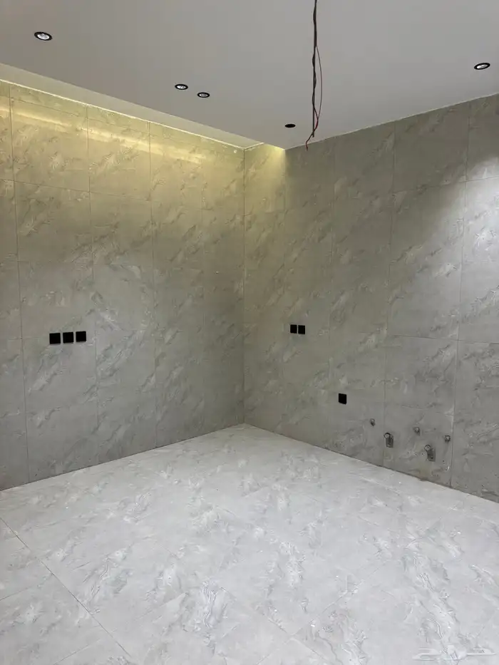 للبيع عمارة جاهزة للسكن في مخطط ت 6 بالعزيزية 10