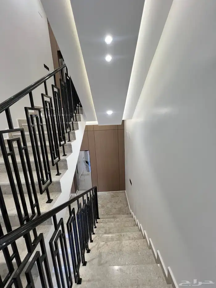 فيلا روف للبيع في ابها المحاله حي الزهور 2