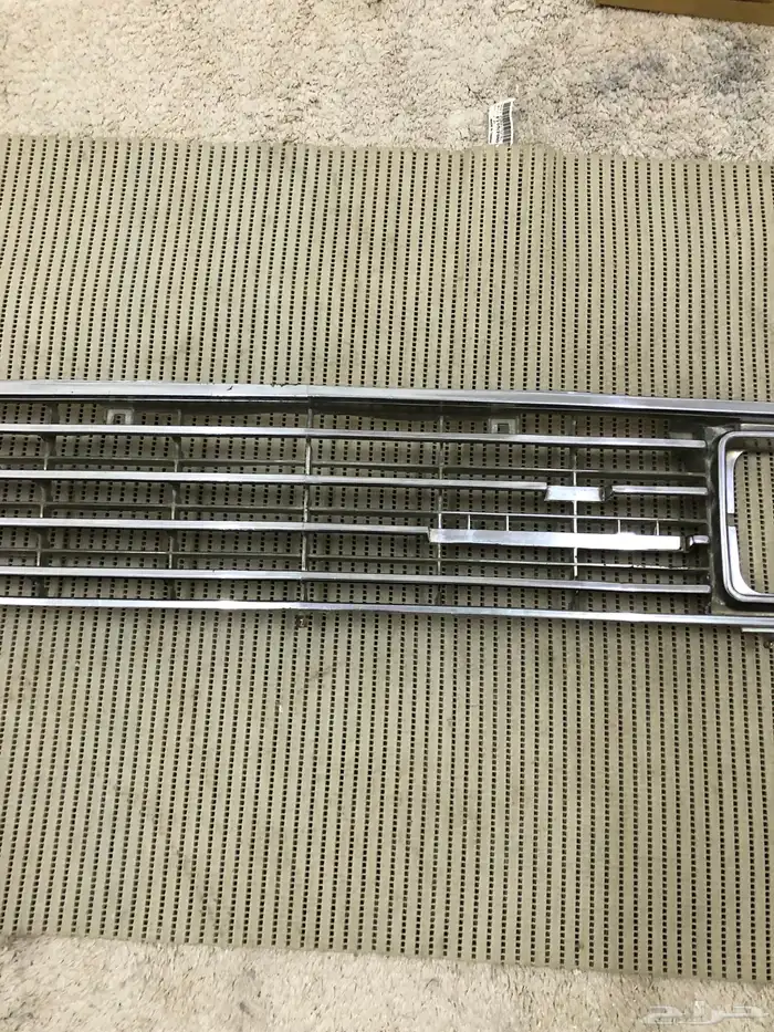 شبك أمامي ددسن 80-83 مستخدم 3