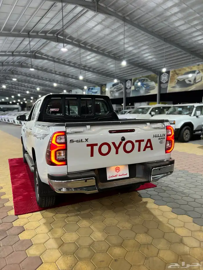 تويوتا   هايلوكس غمارتين دبل بنزين توماتيك2025 جديد 138.000 4