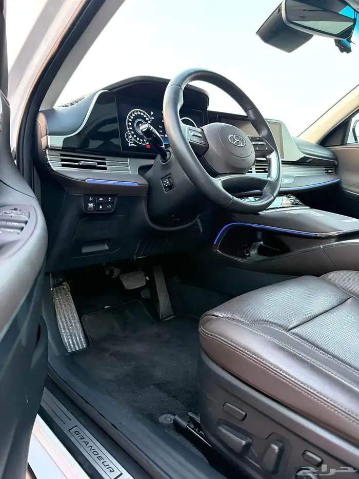 ازيرا 2023 بنورما فل كامل بحالة الوكاله للبيع 19