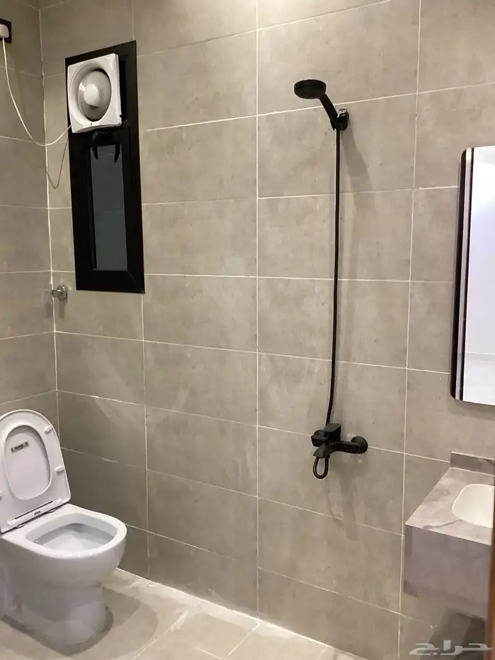 للبيع روف فاخر بتصميم راقي حي هيف أحد رفيدة 18